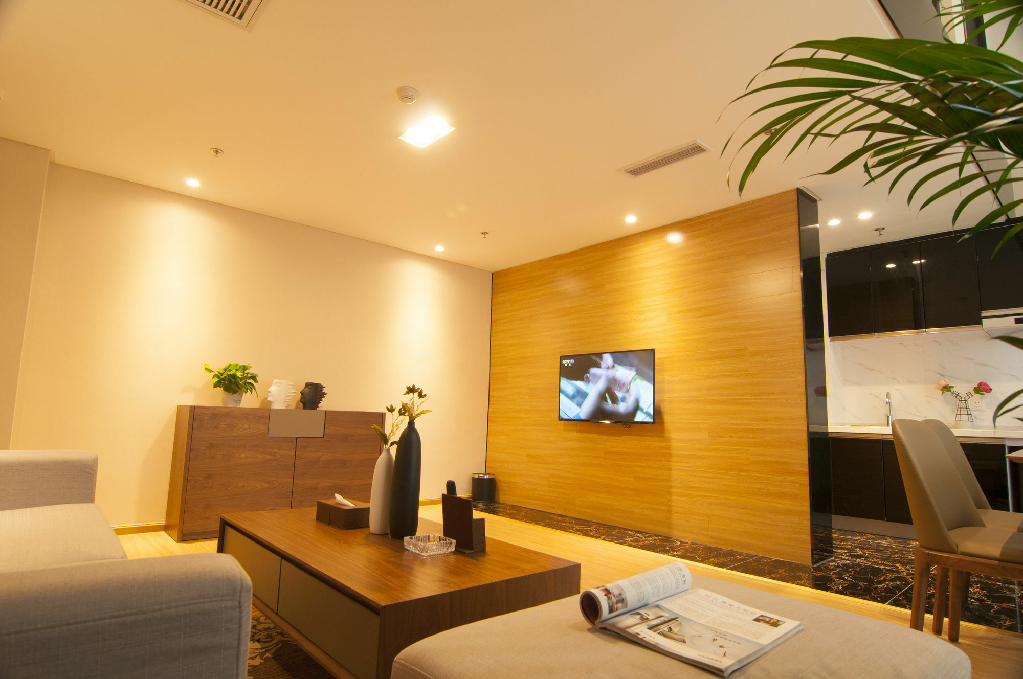 Home Plus Suite Hotel And Apartment Wuhan Zewnętrze zdjęcie