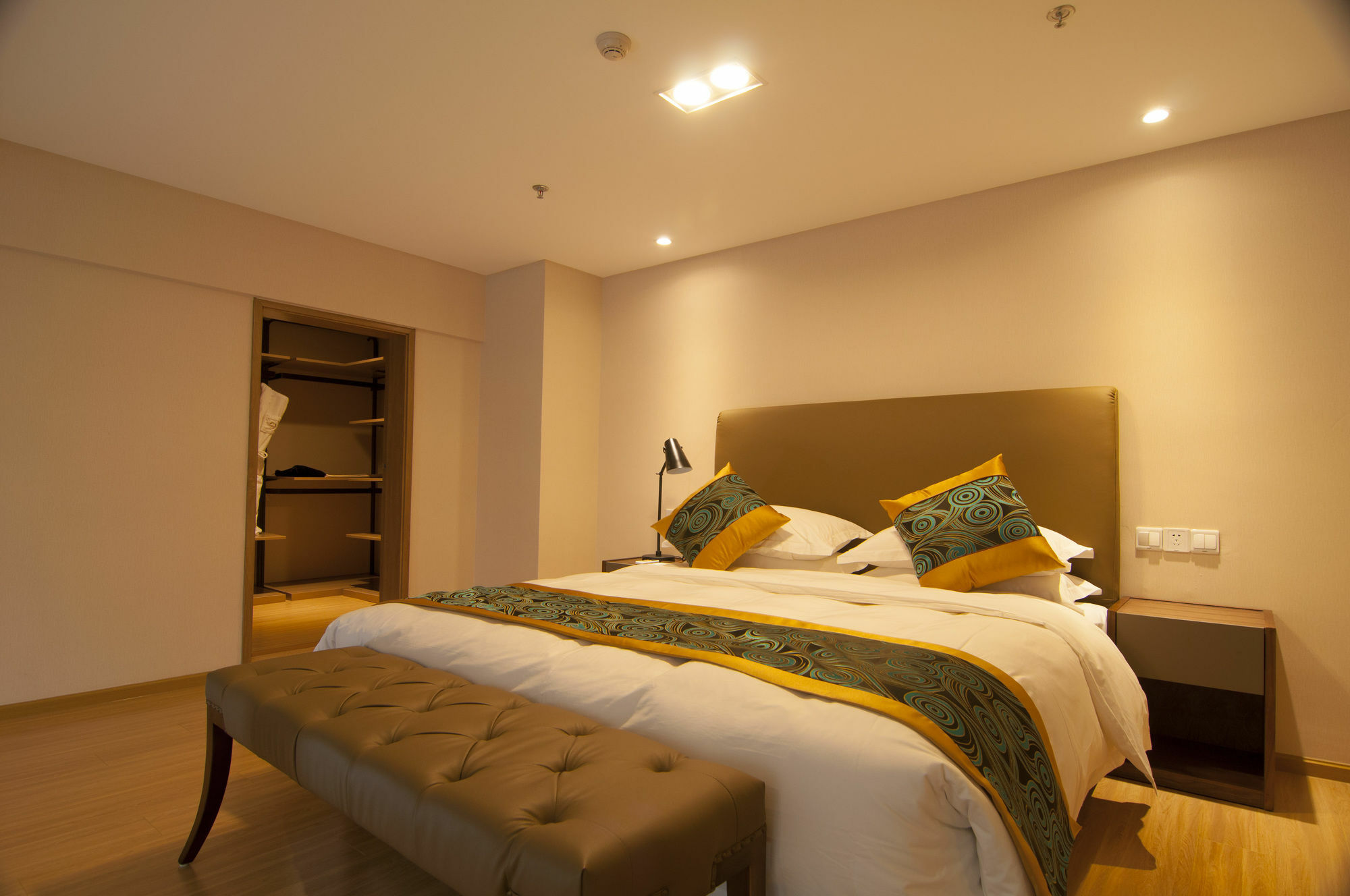 Home Plus Suite Hotel And Apartment Wuhan Zewnętrze zdjęcie