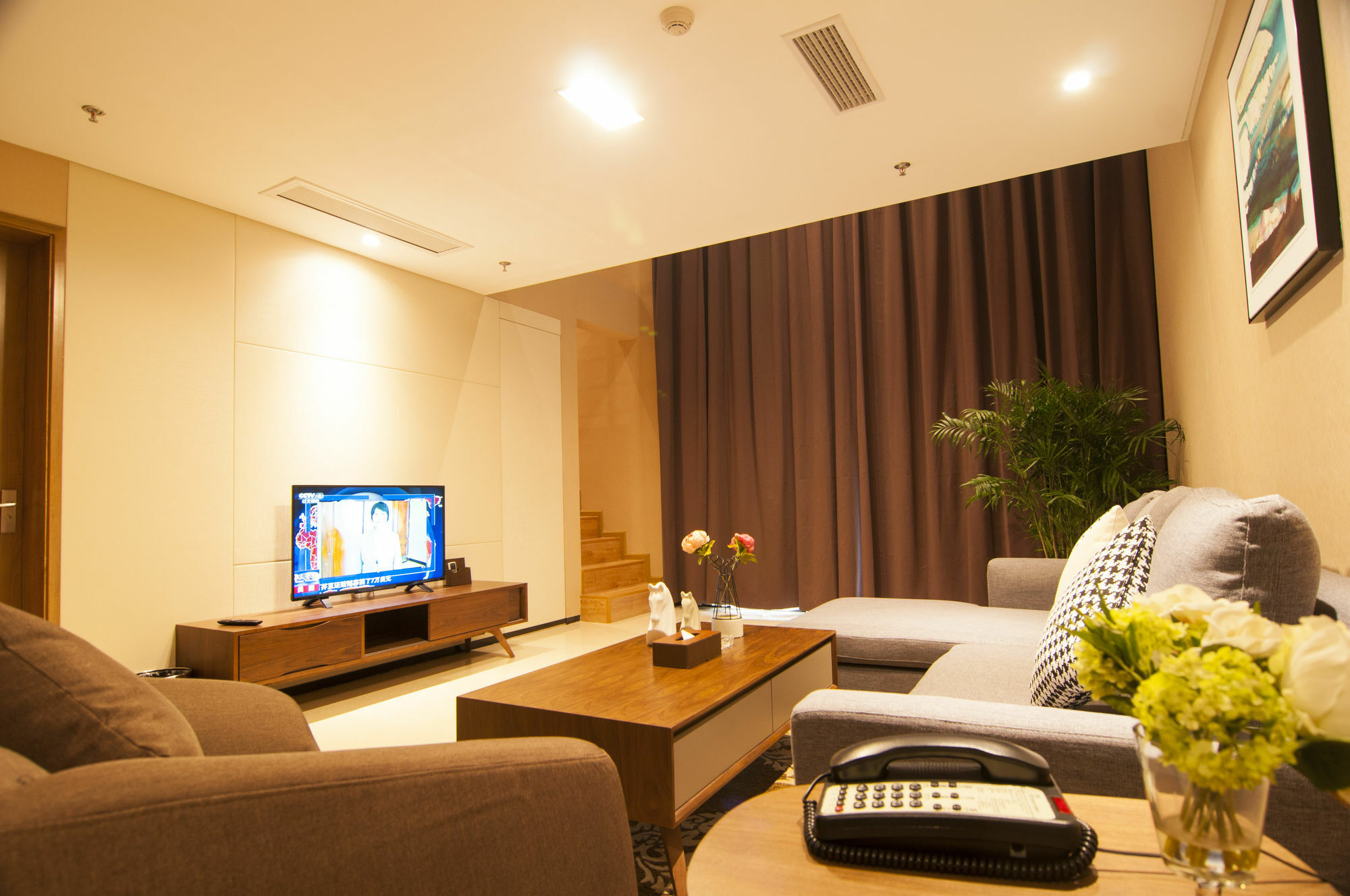 Home Plus Suite Hotel And Apartment Wuhan Zewnętrze zdjęcie
